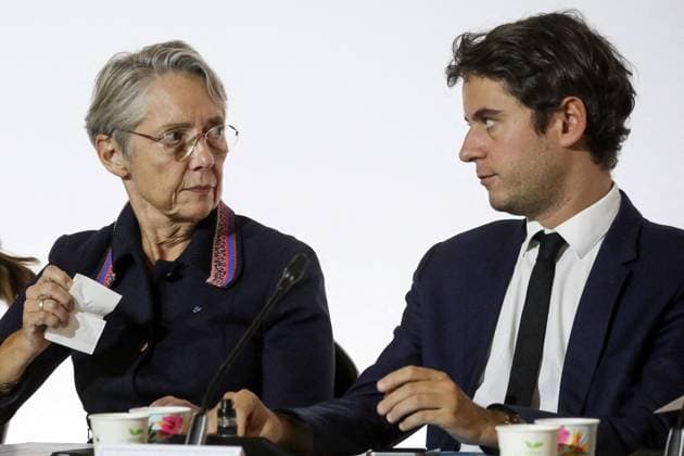 Reshuffle: Attal Could Be Named Prime Minister File photo - French Prime Minister Elisabeth Borne and French Education and Youth Minister Gabriel Attal during the inter-ministerial meeting on cities, in Chanteloup-les-Vignes, north of Paris, France on October 27, 2023. - French National Education Minister Gabriel Attal could be named Prime Minister after Elisabeth Borne spoke with President Emmanuel Macron as a cabinet reshuffle appears imminent. At 34, he could become the youngest Prime Minister of the Fifth Republic. Photo by Stephane Lemouton Pool ABACAPRESS.COM Chanteloup les Vignes France  Copyright: xLemoutonxStephane Pool ABACAx