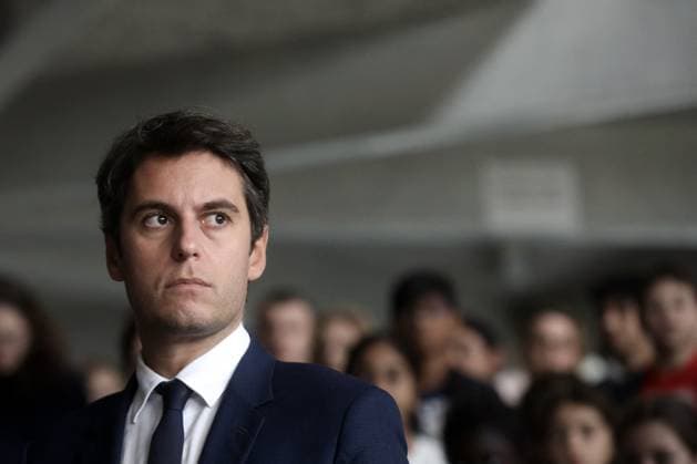 Reshuffle: Attal Could Be Named Prime Minister File photo - French Education and Youth Minister Gabriel Attal during a tribute ceremony for slain French teachers Samuel Paty and Dominique Bernard at the Bois d Aulne college in Conflans-Sainte-Honorine, near Paris, France, on October 16, 2023. - French National Education Minister Gabriel Attal could be named Prime Minister after Elisabeth Borne spoke with President Emmanuel Macron as a cabinet reshuffle appears imminent. At 34, he could become the youngest Prime Minister of the Fifth Republic. Photo by Stephane Lemouton Pool ABACAPRESS.COM Conflans-Sainte-Honorine France  Copyright: xLemoutonxStephane Pool ABACAx