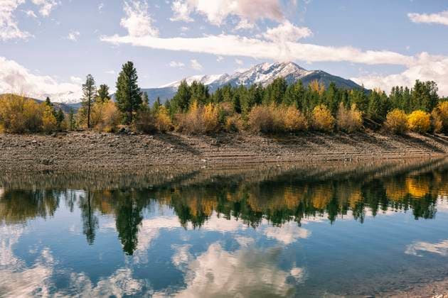 Fall reflections at Dillon reservoir, Colorado Frisco, Colorado, United States R_PALI24010501-1311382-01