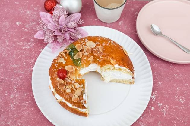 King s Cake Delight: A Festive Spanish Christmas Tradition Madrid, Community of Madrid, Spain R_SYSY240107-1316897-01