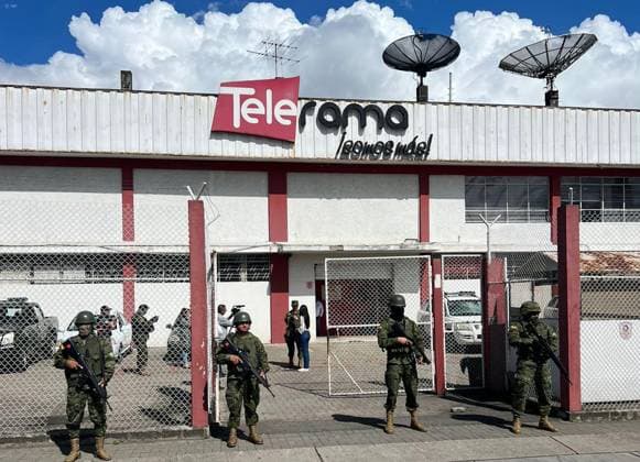 News Themen der Woche KW02 CUENCA-RESGUARDO MILITAR-POLICIAL Cuenca,Ecuador 10 de enero de 2023 La manana de hoy la ciudad de Cuenca se encontro con resguardo policial y militar en el centro historico y en la entidades de radio y television. foto Boris Romoleroux API SOI-CUENCA-RESGUARDOMILITAR-POLICIAL-46fa203729031e1ad3b1f25f6e9b83f0 *** CUENCA POLICIAL MILITARY GUARD Cuenca,Ecuador January 10, 2023 This morning the city of Cuenca was under police and military guard in the historic center and at the radio and television stations photo Boris Romoleroux API SOI CUENCA POLICIAL MILITARY GUARD 46fa203729031e1ad3b1f1f25f6e9b83f0 Copyright: xBORISxROMOLEROUXx