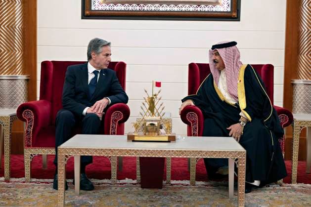News Themen der Woche KW02 News Bilder des Tages Bahrain, König Hamad bin Isa Al Khalifa empfängt Anthony Blinken in Manama January 10, 2024, Manama, Bahrain: U.S Secretary of State Antony Blinken, left, meets with King Hamad bin Isa Al Khalifa of Bahrain to discuss the situation in the Gaza strip and ship safety in the Red Sea, January 10, 2024 in Manama, Bahrain. Manama Bahrain - ZUMAp138 20240110_zaa_p138_034 Copyright: xChuckxKennedy U.SxStatex