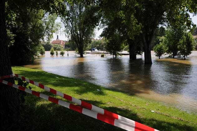 Regensburg, Donau, Hochwasser Überschwemmtes Ufer Copyright: xZoonar.com PeterxHimmelhuberx 4800379