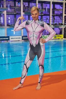 Bilder des Jahres 2024, Entertainment 01 Januar Entertainment Themen der Woche KW02 Entertainment Bilder des Tages Sam Dylan - Teilnehmer des RTL Turmspringen 2024 im Berliner Velodrom am 11.01.2024. RTL Turmspringen 2024 - Fototermin *** Sam Dylan Participant of the RTL Turmspringen 2024 in the Berlin Velodrom on 11 01 2024 RTL Turmspringen 2024 photo session