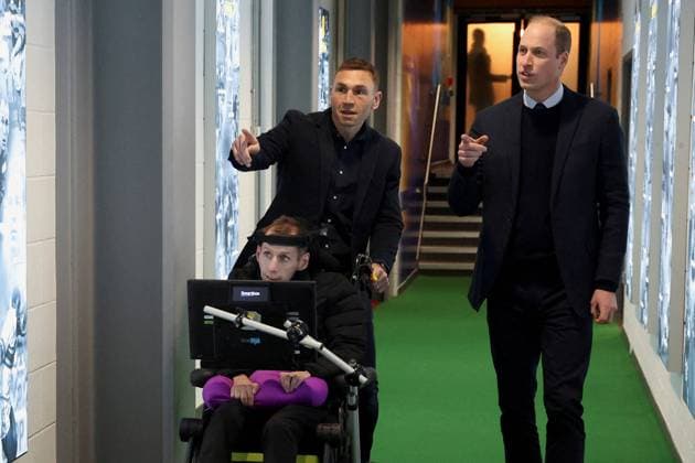 Prinz William verleiht Ex-Rugby Spieler Rob Burrow den Order of the British Empire CBE in Leeds . 11 01 2024. Leeds, United Kingdom. Prince William with rugby coach Kevin Sinfield and former rugby league player Rob Burrow to congratulate and award them with the Commander of the British Empire (CBE) for raising awareness of Motor Neurone Disease, during a visit to Leeds, United Kingdom.  xPoolx xi-Imagesx IIM-24921-0004