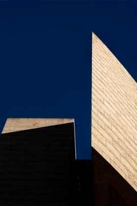 Modernes Design Gebäude vor blauem, klarem Himmel in Campione d Italia, Lombardei, Italien, Europa *** Modern Design Building before blue, clear Sky in Campione D Italia, Lombardy, Italy, Europe Copyright: imageBROKER/MatsxSilvan ibxvxo10043009.jpg