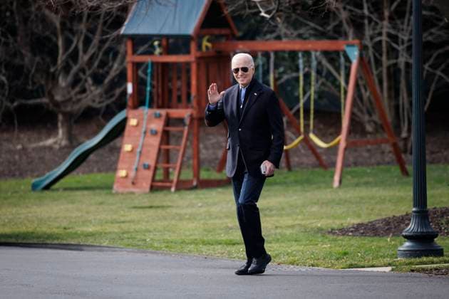 News Themen der Woche KW02 News Bilder des Tages President Biden Departs White House US President Joe Biden walks on the South Lawn of the White House before boarding Marine One in Washington, DC, US, on Friday, Jan. 12, 2024. Biden faces the biggest test yet of his ability to avert a wider war in the Middle East following US-led air strikes against Houthi rebels in Yemen aimed at halting their campaign of attacks on shipping traffic in the Red Sea. Photo by Ting Shen Pool ABACAPRESS.COM Washington DC United States  Copyright: xPool ABACAx