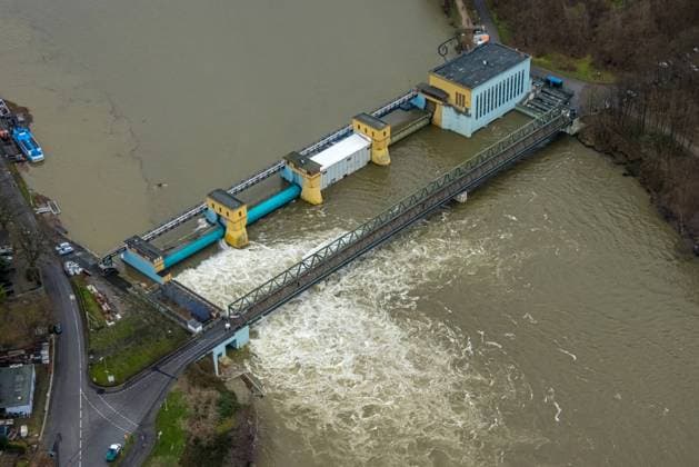 Luftbild, Ruhrhochwasser, Weihnachtshochwasser 2023, Fluss Ruhr tritt nach starken Regenfällen über die Ufer, Überschwemmungsgebiet Laufwasserkraftwerk Hengstey, Boele, Hagen, Ruhrgebiet, Nordrhein-Westfalen, Deutschland !ACHTUNGxMINDESTHONORARx60xEURO! *** Aerial image, Ruhr flood, Christmas flood 2023, Ruhr river overflows its banks after heavy rainfall, flooding area Hengstey run-of-river power station, Boele, Hagen, Ruhr area, North Rhine-Westphalia, Germany ATTENTIONxMINDESTHONORARx60xEURO