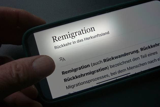 REMIGRATION ist das Unwort des Jahres 2023. *** REMIGRATION is the bad word of the year 2023 SVEN SIMON