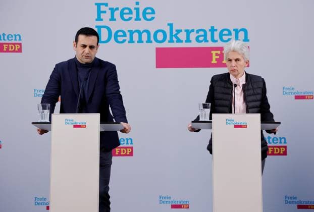 FDP-Generalsekretär Bijan Djir-Sarai, FDP-Präsidiumsmitglied Dr. Marie-Agnes Strack-Zimmermann, Deutschland, Berlin, Gremiensitzung und Pressekonferenz der Freien Demokraten *** FDP Secretary General Bijan Djir Sarai, FDP Executive Committee member Dr. Marie Agnes Strack Zimmermann, Germany, Berlin, Committee meeting and press conference of the Free Democrats