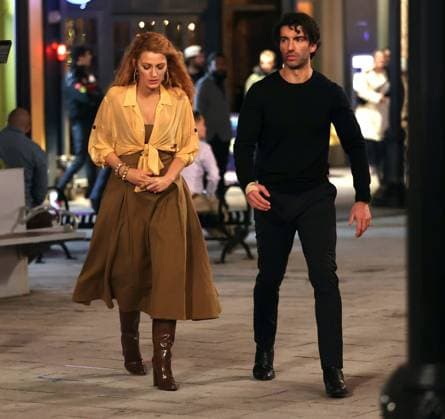 Blake Lively and Justin Baldoni spotted filming a kissing scene at the It Ends With Us set in New Jersey Where: New Jersey, United States When: 12 Jan 2024 Credit: Jose Perez INSTARimages EDITORIAL USE ONLY. NOT FOR USE BY NEWSPAPERS BASED IN THE UK. Copyright: xx 53366309