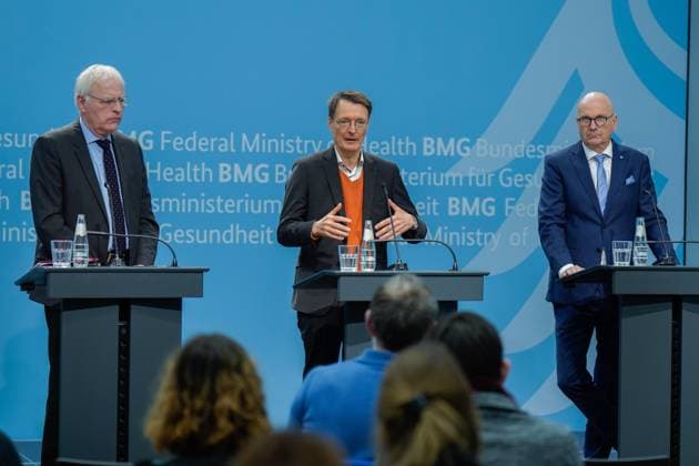 News Themen der Woche KW03 News Bilder des Tages Treffen der kommunalen Spitzenverbände mit Bundesgesundheitsminister Lauterbach Treffen der kommunalen Spitzenverbände mit Bundesgesundheitsminister Prof. Karl Lauterbach, Pressekonferenz mit Uwe Brandl, Präsident Bayerischer Gemeindetag, Reinhard Sager, Präsident des Deutschen Landkreistages (DLT) Berlin Berlin GER