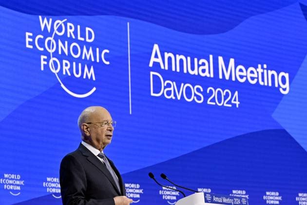 News Themen der Woche KW03 News Bilder des Tages Managing Director WEF, Klaus Schwab delivers a speech at the 2024 World Economic Forum Annual Meeting in Davos, Switzerland, Tuesday 16 January 2024. The yearly meeting takes place from 15 to 19 January, with heads of governments and economic leaders.  ERICxLALMAND 84109535