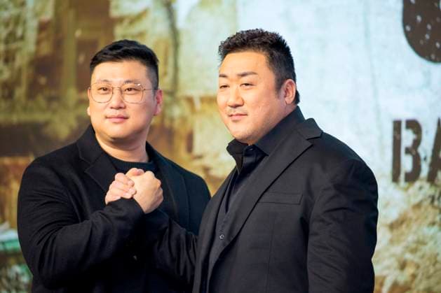 Entertainment Themen der Woche KW03 Entertainment Bilder des Tages Heo Myeong-Haeng and Ma Dong-Seok, Jan 16, 2024 : (L-R) Director Heo Myeong-Haeng and actor Ma Dong-Seok (Don Lee) pose at a press conference for the upcoming Netflix film, Badland Hunters in Seoul, South Korea. The film tells the stories of individuals fighting to survive in an apocalypse caused by a large earthquake. Badland Hunters will premiere on Netflix, January 26.  , aflo_240946686.jpg,