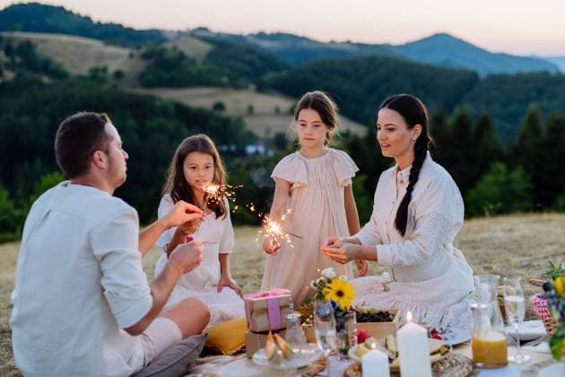 Happy family with children having picnic in park, clebrating with sparklers. Happy family with children having picnic in the park, clebrating with sparklers. model released Copyright: xx HHH FAMILY PICNIC 2022 HHH 406