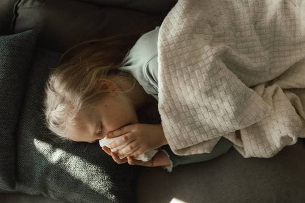 Sick little girl lying in a bed. Sick little girl lying in the bed. model released Copyright: xx HHH SENIOR CITY AND GRANDPARENTS 2023 HHH 040.jpeg