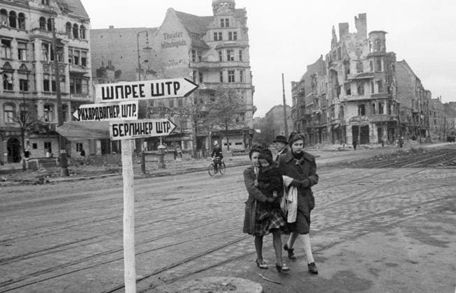 Berliner Strasse, Berlin 40117 15.05.1945 Berliner Strasse, Berlin. Georgij Sputnik Berlin Germany  Copyright: xGeorgijx