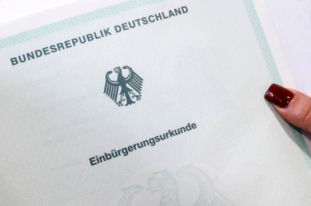 Einbürgerungsurkunde Berlin, 17.01.2023 - Eingebürgerungsurkunde. Deutschland *** Naturalization certificate Berlin, 17 01 2023 Naturalization certificate Germany