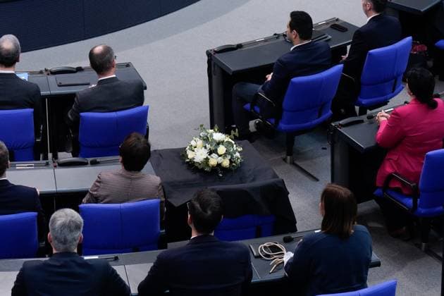 News Themen der Woche KW03 News Bilder des Tages Bundestag gedenkt Wolfgang Schäuble Sitzung des Deutschen Bundestags, Rede, Plenum, 146. Sitzung, Gedenkminute an den verstorbenen Wolfgang Schäuble Berlin Berlin GER *** Bundestag commemorates Wolfgang Schäuble Session of the German Bundestag, speech, plenary, 146th session, minutes silence in memory of the late Wolfgang Schäuble Berlin Berlin GER