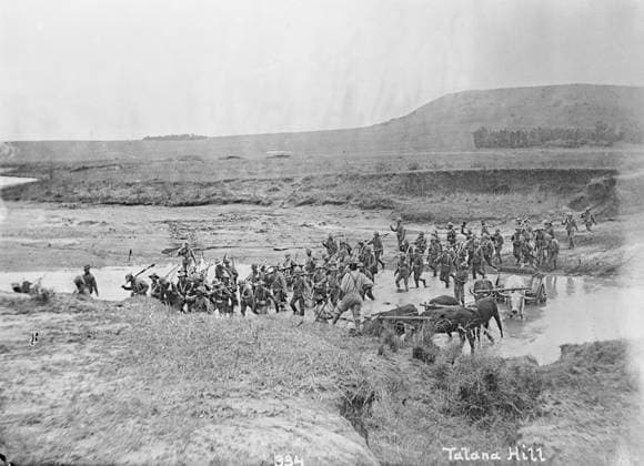 RECORD DATE NOT STATED The Second Boer War, 1899-1902 British troops crossing a river near Talana Hill, Natal Province (site of the Battle of Dundee, 1899). Copyright: xpiemagsx piemagwarw13102023-3629 !ACHTUNG AUFNAHMEDATUM GESCHÄTZT!