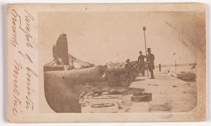 RECORD DATE NOT STATED The Evacuation of Fort Sumter, April 1861 Attributed to Alma A. Pelot American Attrobuted to Jesse H. Bolles American Publisher Edward Anthony American April 1861 Copyright: xpiemagsx piemet19102023-1116 !ACHTUNG AUFNAHMEDATUM GESCHÄTZT!
