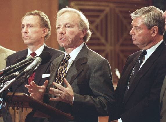 2-29-98 MANAGED CARE--Arlen Specter,R-Pa.,Joseph I. Lieberman,D-Conn.,and Robert Graham,R-Fla., during the press conference on comprehensive managed care proposal. CONGRESSIONAL QUARTERLY PHOTO BY DOUGLAS GRAHAM EDITORIAL USE ONLY Copyright: xx x cqphotos004729