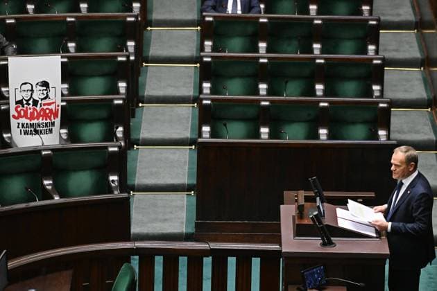 News Themen der Woche KW03 News Bilder des Tages RECORD DATE NOT STATED 17.01.2024 WARSZAWA SEJM RP POSIEDZENIE SEJMU DEBATA NAD ODWOLANIEM MINISTRA KULTURY I WICEMARSZALKA SEJMU N Z DONALD TUSK FOT DAMIAN BURZYKOWSKI NEWSPIX.PL --- Newspix.pl WARSAW POLAND 17.01.2024 Today in the Polish Parliament there was a debate on the dismissal of Minister Bart³omiej Sienkiewicz, the lifting of the immunity of MP Grzegorz Braun, as well as a vote on the dismissal of Krzysztof Bosak from the position of Vice-Marshal of the Sejm. PHOTOGRAPHER: BURZYKOWSKI DAMIAN NEWSPIX.PL POLAND OUT!  DB170124_066