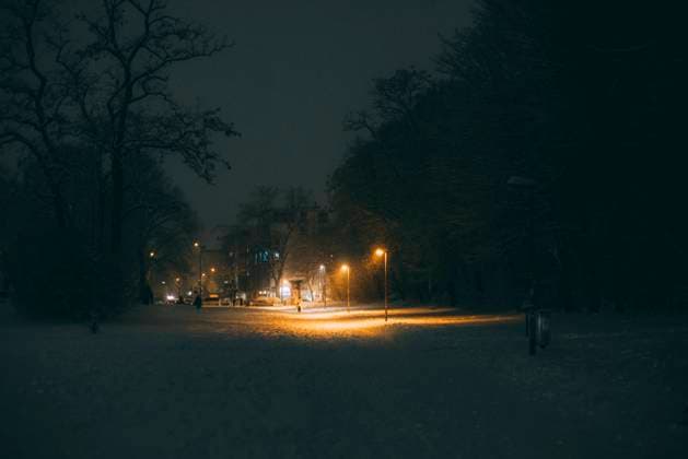 Winterwonderland Koeln Köln, 17.01.24: Unwetterwarnung bringt in kurzer Zeit viel Schnee und lässt die Strassen in weiss erstrahlen. *** Winterwonderland Cologne Cologne, 17 01 24 Storm warning brings lots of snow in a short time and turns the streets white