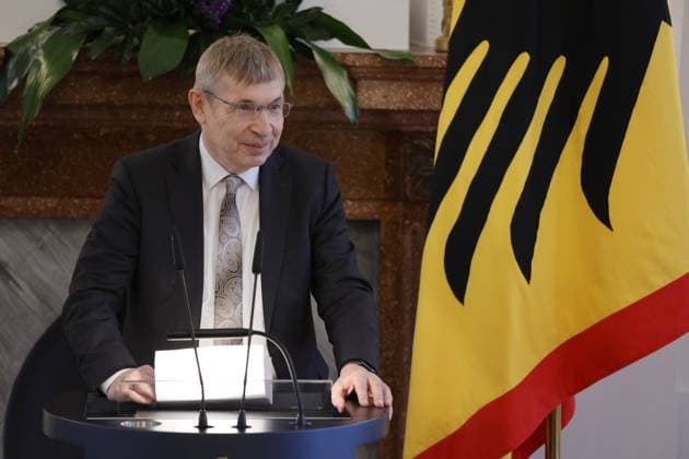 Prof. Dr. Klaus Cichutek , Deutschland, Berlin, Schloss Bellevue, Ansprache BPr Steinmeier bei der Verleihung des Verdienstkreuzes 1. Klasse des Verdienstordens der Bundesrepublik Deutschland an Klaus Cichutek und Lothar H. Wieler