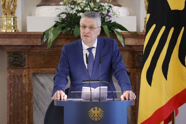 Prof. Dr. Dr. h.c. mult. Lothar H. Wieler, Deutschland, Berlin, Schloss Bellevue, Ansprache BPr Steinmeier bei der Verleihung des Verdienstkreuzes 1. Klasse des Verdienstordens der Bundesrepublik Deutschland an Klaus Cichutek und Lothar H. Wieler