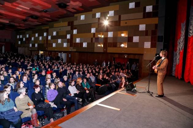 RECORD DATE NOT STATED 17.01.2024, Gartenbaukino, RICKERL MUSIK IS HÖCHSTENS A HOBBY Premiere , Absolutes Premieren Highlight von Adrian Goiginger! im Bild: David VOODOO JÜRGENS Öllerer, -a d Bühne, -mit Publikum, RICKERL MUSIK IS HÖCHSTENS A HOBBY Premiere