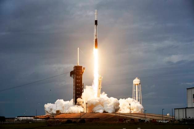 News Themen der Woche KW03 News Bilder des Tages A SpaceX Falcon 9 rocket launches the International crew on the Axiom 3 mission at 4:49 PM from Launch Complex 39A at the Kennedy Space Center, Florida on Thursday, January 18, 2024. .  KSP20240118035 JOExMARINO