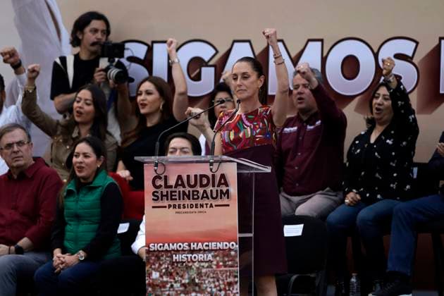 News Themen der Woche KW03 News Bilder des Tages Mexico™s Presidential Candidate Claudia Sheinbaum in Closing Pre Campaign Rally January 18, 2024, Mexico City, Mexico: The pre-candidate for the presidency of Mexico for the Let s keep making history coalition, Claudia Sheinbaum Pardo, closes her pre-campaign for the sole candidacy for the presidency of Mexico for the National Regeneration Movement party, Green Party and Labor Party, at the Monument to the Revolution in Mexico City. on January 18, 2024 in Mexico City, Mexico (Photo by Luis Barron Eyepix Group). Copyright: xLuisxBarronx xEyepixxGroupx LB_18012024_109565