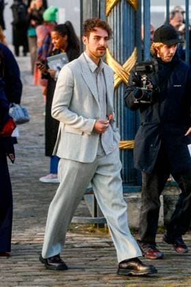 Les cÃ lÃ britÃ s Ã la sortie du dÃ filÃ Dior Collection Homme PrÃªt-Ã -Porter Automne Hiver 2024-2025 lors de la Fashion Week de Paris (PFW) Saint Levant Ã la sortie du dÃ filÃ Dior Collection Homme PrÃªt-Ã -Porter Automne Hiver 2024-2025 lors de la Fashion Week de Paris (PFW), Ã l Ecole Miliatire, Place Fontenoy, Ã Paris, France, le 19 janvier 2024. Christophe Clovis Bestimage Celebrities exit the Dior show Fall Winter 2024-2025 Ready-to-Wear Men Collection during Paris Fashion Week (PFW), January 29, 2024. Paris France  Copyright: xChristophexClovisx xBestimagexChristophexClovisx xBestimagex
