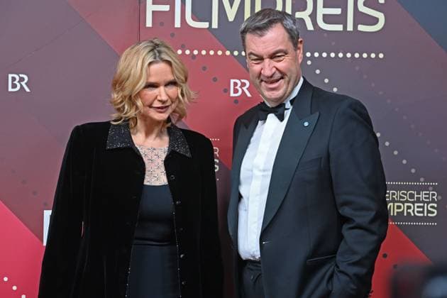 Entertainment Bilder des Tages Veronica FERRES (Schauspielerin), Markus SOEDER (Ministerpraesident Bayern und CSU Vorsitzender). Roter Teppich,Red Carpet,Bayerischer Filmpreis 2023 am 19.09.2024 im Prinzregententheater in Muenchen.