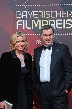 Veronica FERRES (Schauspielerin), Markus SOEDER (Ministerpraesident Bayern und CSU Vorsitzender). Roter Teppich,Red Carpet,Bayerischer Filmpreis 2023 am 19.09.2024 im Prinzregententheater in Muenchen.