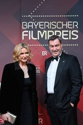 Veronica FERRES (Schauspielerin), Markus SOEDER (Ministerpraesident Bayern und CSU Vorsitzender). Roter Teppich,Red Carpet,Bayerischer Filmpreis 2023 am 19.09.2024 im Prinzregententheater in Muenchen.