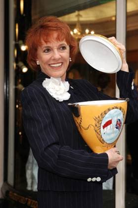 NORTH AMERICA-CANADA SALES ONLY London, England 3-29-2005 Esther Rantzen (ChildLine founder), unveils vase designed by royalty to be auctioned for charity at Waterford Wedgwood Store. Digital Photo By Ali Kadinsky-LMK-PHOTOlink.org www.photolink.org 1-800-674-8706 EDITORIAL USE ONLY Copyright: xx AlixKadinsky-PHOTOlinkx phlphotos020227