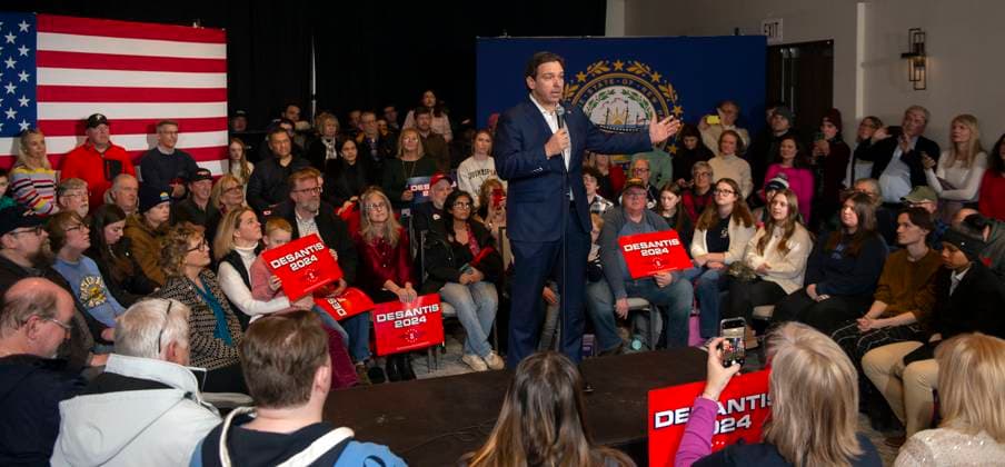 News Themen der Woche KW03 News Bilder des Tages January 19, 2024 - Nashua, New Hampshire, USA - Florida Governor and Republican presidential hopeful RON DESANTIS makes a campaign stop at the Courtyard by Marriott Events Center. Nashua USA - ZUMAce6_ 20240119_zaf_ce6_032 Copyright: xBrianxCahnx