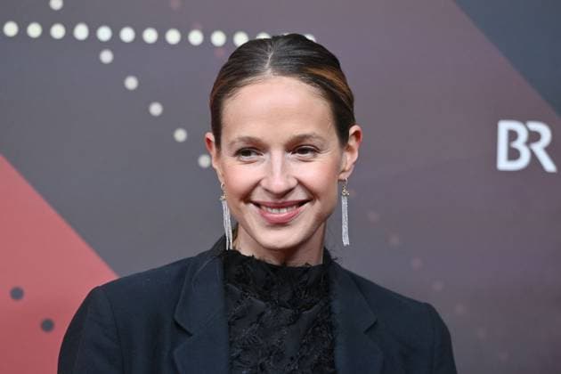 Lisa Bitter (Schauspielerin), Einzelbild,angeschnittenes Einzelmotiv,Portraet,Portrait,Porträt. Roter Teppich,Red Carpet,Bayerischer Filmpreis 2023 am 19.09.2024 im Prinzregententheater in Muenchen.