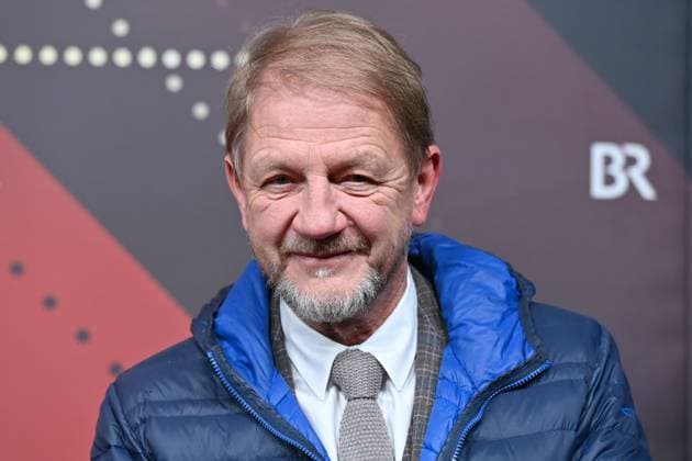 Soenke WORTMANN (Regisseur), Einzelbild,angeschnittenes Einzelmotiv,Portraet,Portrait,Porträt. Roter Teppich,Red Carpet,Bayerischer Filmpreis 2023 am 19.09.2024 im Prinzregententheater in Muenchen.