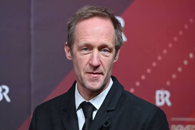 Stephan Kampwirth (Schauspieler), Einzelbild,angeschnittenes Einzelmotiv,Portraet,Portrait,Porträt. Roter Teppich,Red Carpet,Bayerischer Filmpreis 2023 am 19.09.2024 im Prinzregententheater in Muenchen.