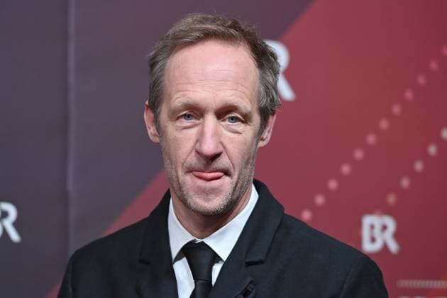 Stephan Kampwirth (Schauspieler), Einzelbild,angeschnittenes Einzelmotiv,Portraet,Portrait,Porträt. Roter Teppich,Red Carpet,Bayerischer Filmpreis 2023 am 19.09.2024 im Prinzregententheater in Muenchen.