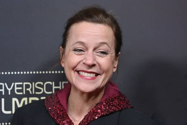 Jule RONSTEDT (Schauspielerin), Einzelbild,angeschnittenes Einzelmotiv,Portraet,Portrait,Porträt. Roter Teppich,Red Carpet,Bayerischer Filmpreis 2023 am 19.09.2024 im Prinzregententheater in Muenchen.