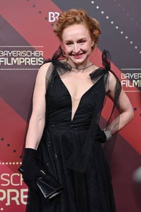 Brigitte Hobmeier (Schauspielerin), Einzelbild,angeschnittenes Einzelmotiv,Halbfigur,halbe Figur, Roter Teppich,Red Carpet,Bayerischer Filmpreis 2023 am 19.09.2024 im Prinzregententheater in Muenchen.