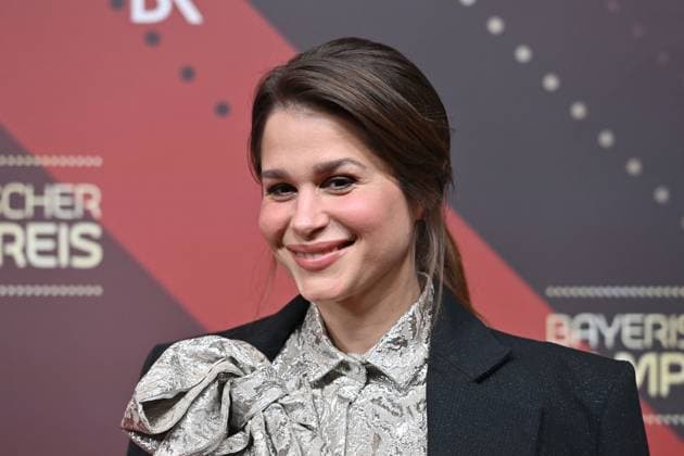 Cristina do Rego (Schauspielerin), Einzelbild,angeschnittenes Einzelmotiv,Portraet,Portrait,Porträt. Roter Teppich,Red Carpet,Bayerischer Filmpreis 2023 am 19.09.2024 im Prinzregententheater in Muenchen.