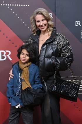 Tessa mit Sohn Sacha. Roter Teppich,Red Carpet,Bayerischer Filmpreis 2023 am 19.09.2024 im Prinzregententheater in Muenchen.