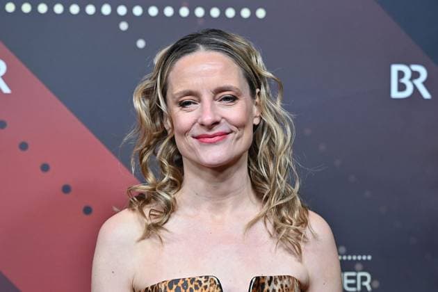 Anne Ratte-Polle (Schauspielerin), Einzelbild,angeschnittenes Einzelmotiv,Portraet,Portrait,Porträt. Roter Teppich,Red Carpet,Bayerischer Filmpreis 2023 am 19.09.2024 im Prinzregententheater in Muenchen.