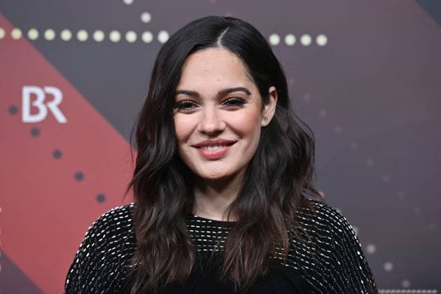 Nilam Farooq (Schauspielerin), Einzelbild,angeschnittenes Einzelmotiv,Portraet,Portrait,Porträt. Roter Teppich,Red Carpet,Bayerischer Filmpreis 2023 am 19.09.2024 im Prinzregententheater in Muenchen.