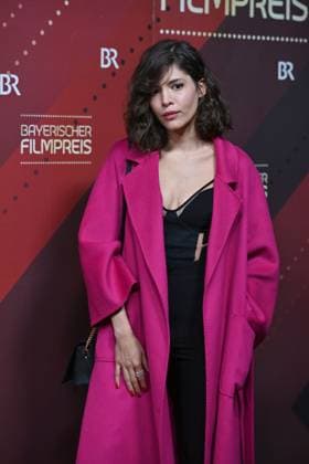 Jasmin Gassmann (Jasmin Lord) ,Schauspielerin, Einzelbild,angeschnittenes Einzelmotiv,Halbfigur,halbe Figur. Roter Teppich,Red Carpet,Bayerischer Filmpreis 2023 am 19.09.2024 im Prinzregententheater in Muenchen.